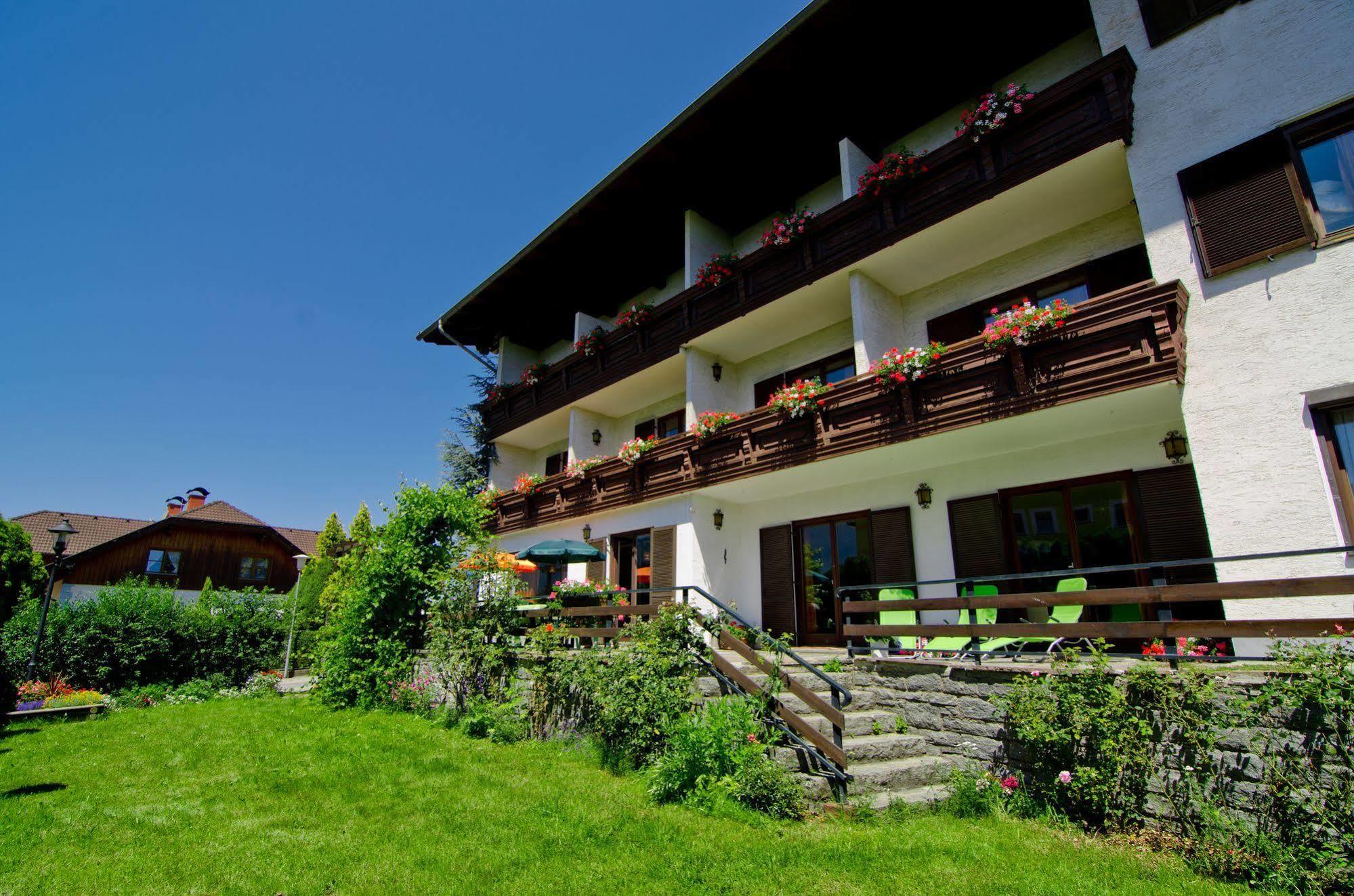 Haus Andrea Hotel Seeboden Exterior photo